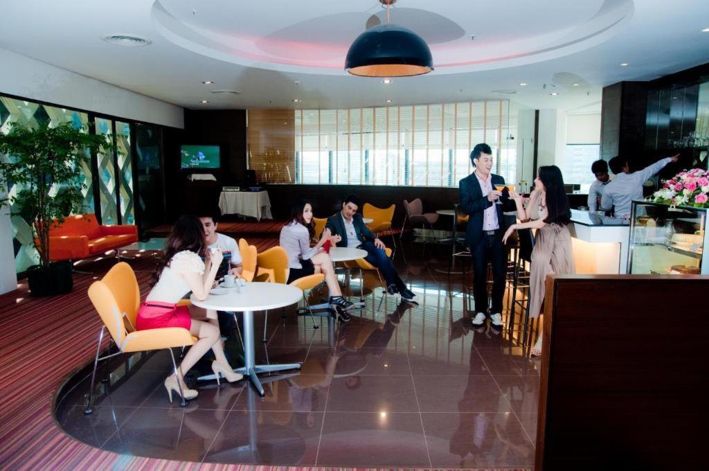 Iyarin@Tuk Chang Ratchayothin Hotel Banguecoque Exterior foto