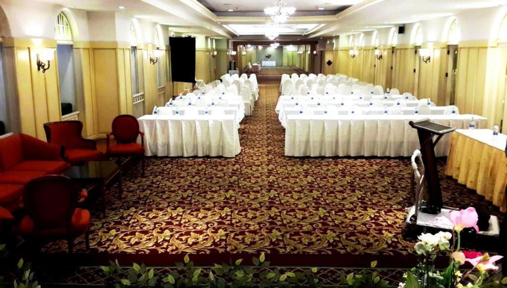 Iyarin@Tuk Chang Ratchayothin Hotel Banguecoque Exterior foto