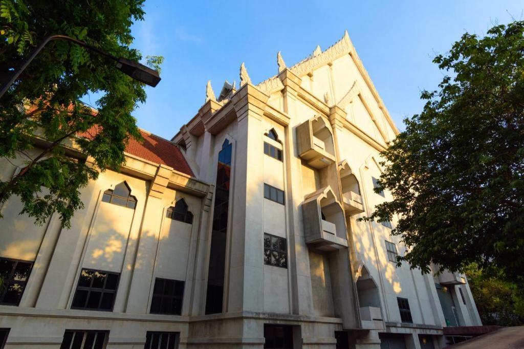Iyarin@Tuk Chang Ratchayothin Hotel Banguecoque Exterior foto