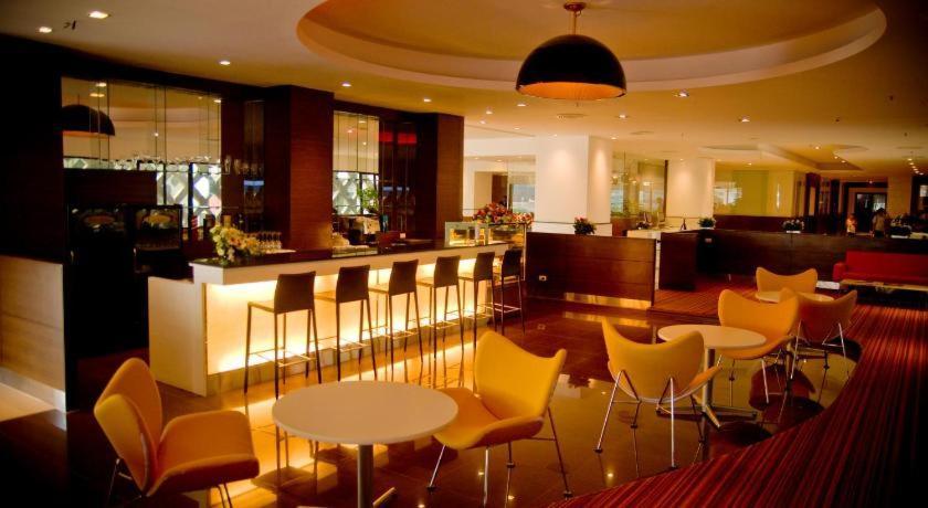 Iyarin@Tuk Chang Ratchayothin Hotel Banguecoque Exterior foto