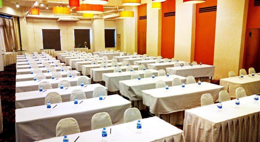 Iyarin@Tuk Chang Ratchayothin Hotel Banguecoque Exterior foto
