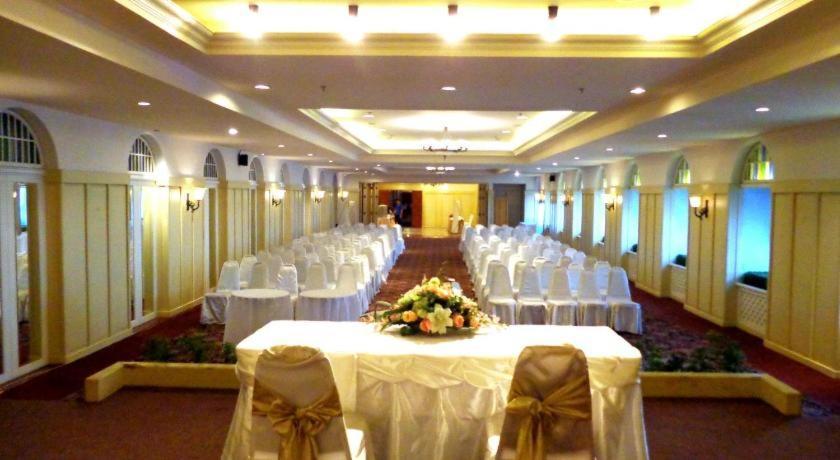 Iyarin@Tuk Chang Ratchayothin Hotel Banguecoque Exterior foto