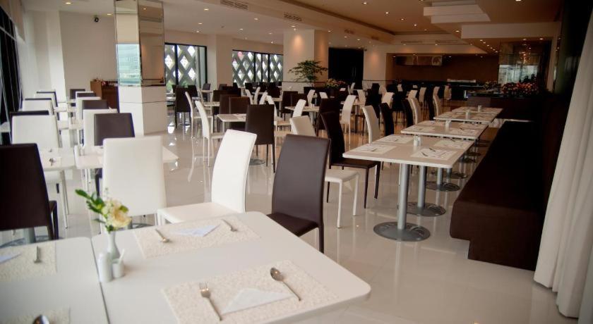 Iyarin@Tuk Chang Ratchayothin Hotel Banguecoque Exterior foto